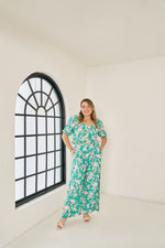 Load image into Gallery viewer, Soft green plus-size cotton-linen co-ord set with sweetheart top and wide-leg pants for plus size women. trendy plus sizes clothes for women