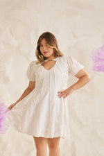 Load image into Gallery viewer, Plus size dresses, linen dress,white dress, curvy 
