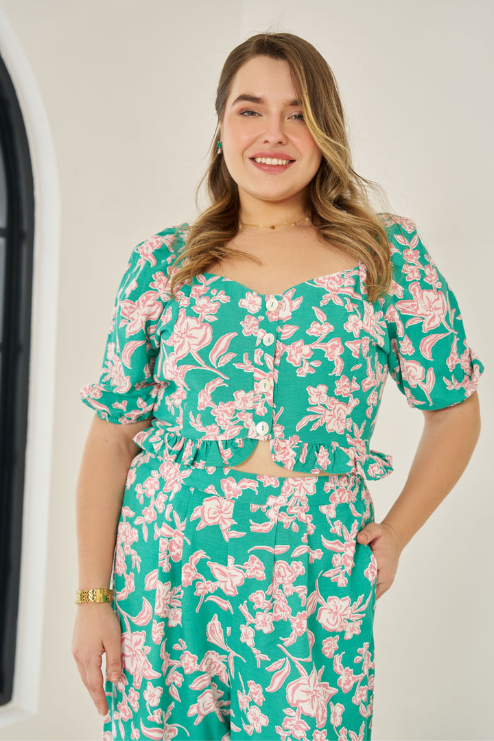 Soft green plus-size cotton-linen co-ord set with sweetheart top and wide-leg pants for plus size women. trendy plus sizes clothes for women