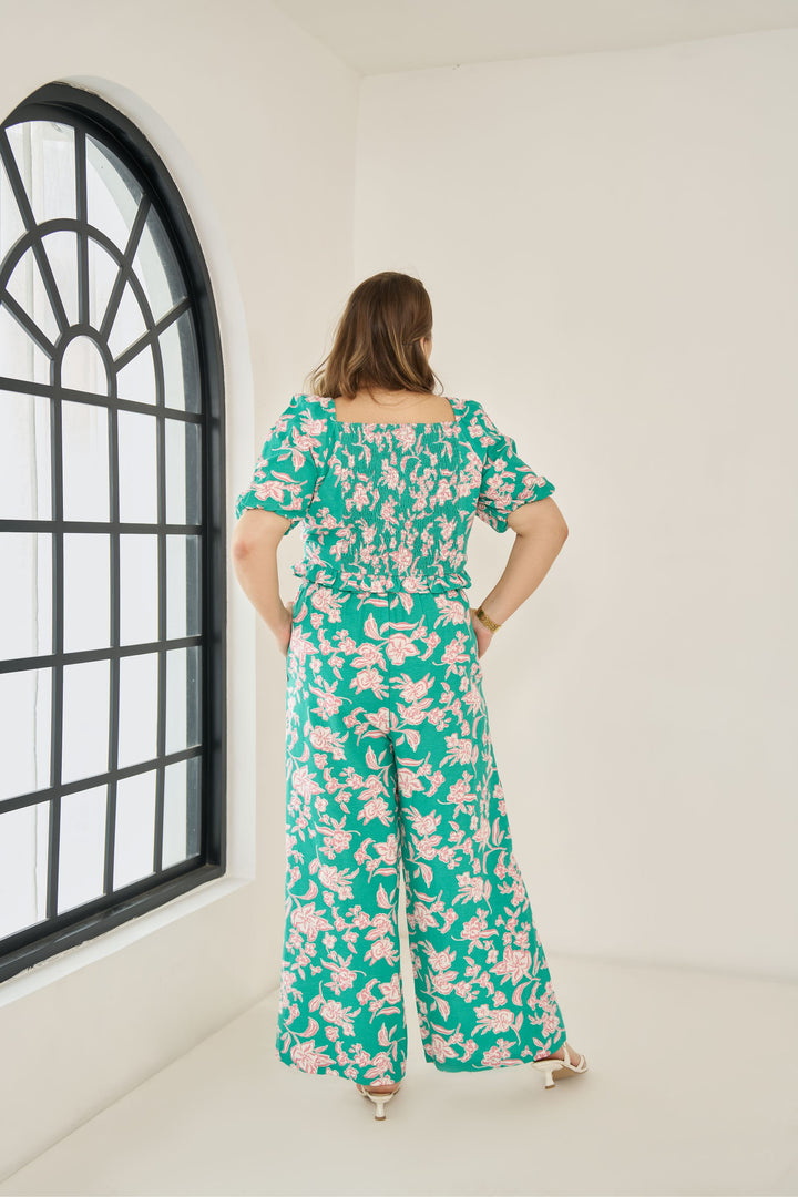 Soft green plus-size cotton-linen co-ord set with sweetheart top and wide-leg pants for plus size women. trendy plus sizes clothes for women